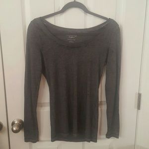 Long sleeve grey tee