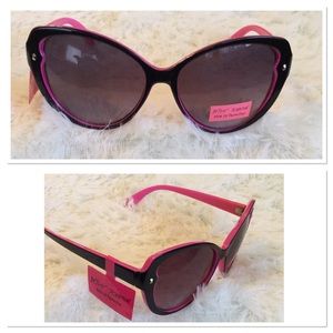 Betsey Johnson Accessories - πHPπ Betsy Johnson Oversized Sunglasses Betsey Johnson Accessories - πHPπ Betsy Johnson Oversized Sunglasses