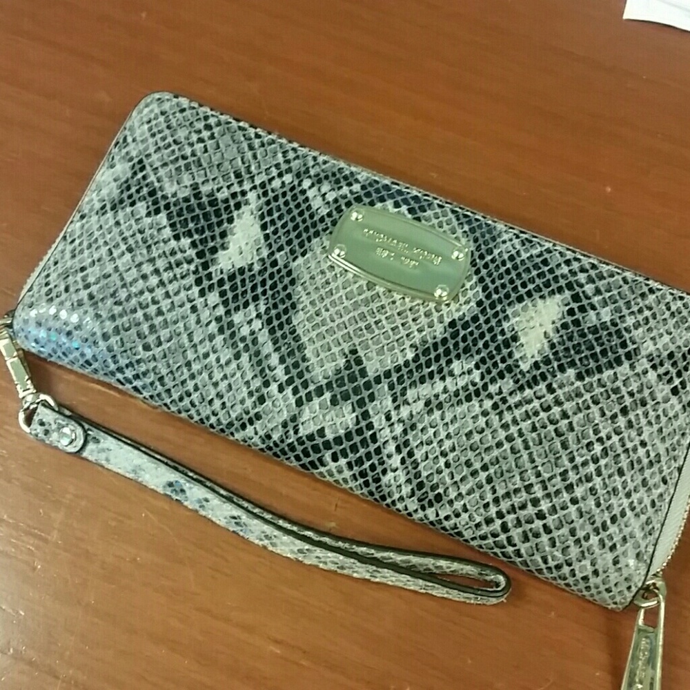 Authentic Michael Kors Wristlet Wallet