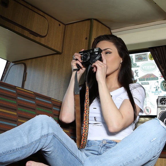 Meet your Posher, Amanda. - Picture 2 of 8