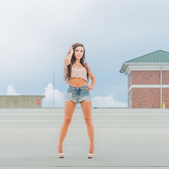 Meet your Posher, Amanda. - Picture 4 of 8