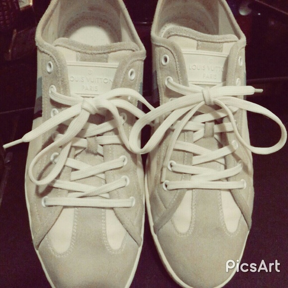 Louis Vuitton mens shoe. - Picture 2 of 2
