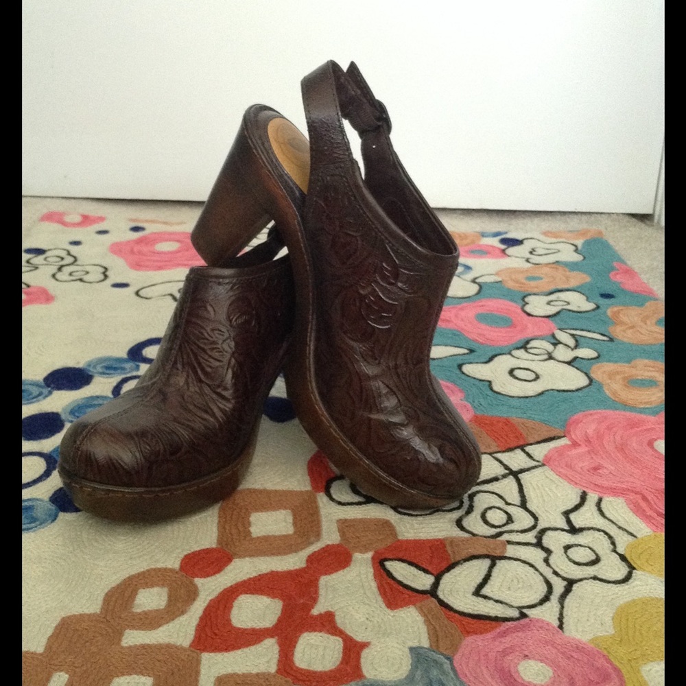 Nurture Clogs