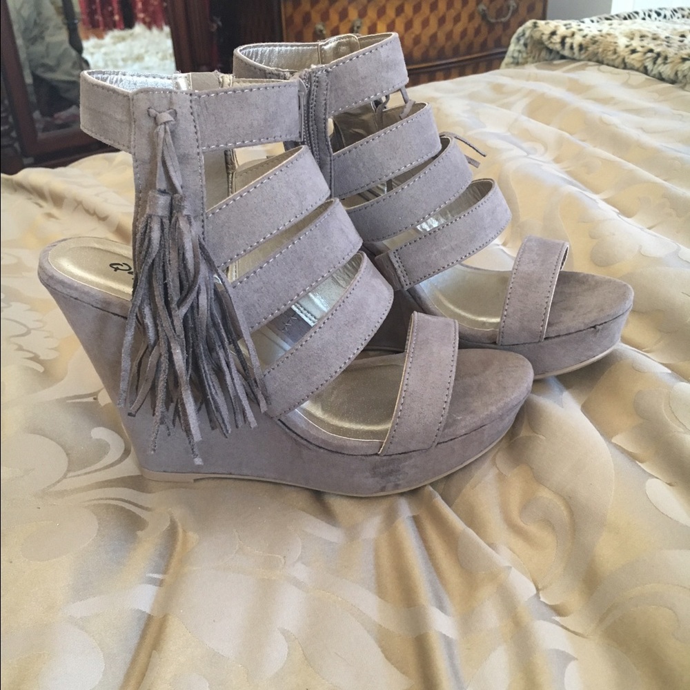 Super cute wedges from Lulu's!! Brand new!