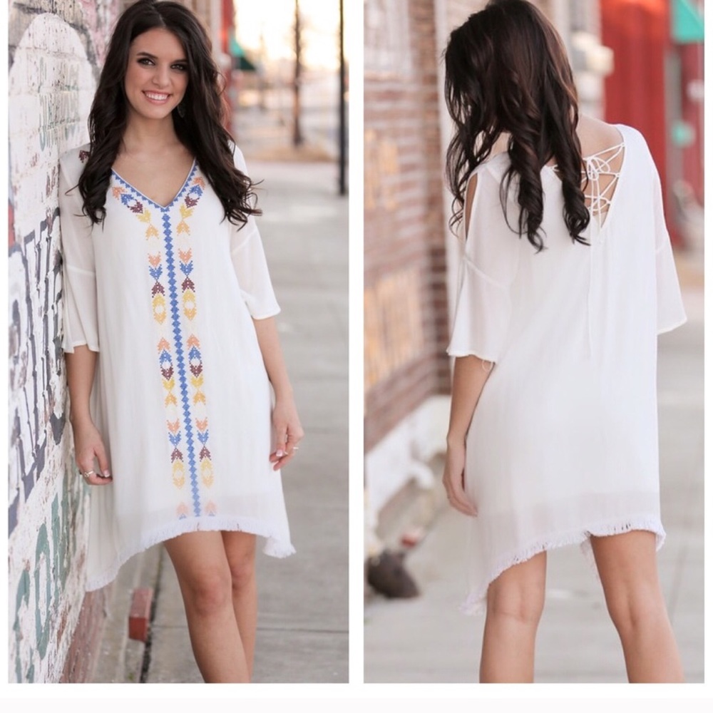 🌹1 Left!🌹White Aztec Embroidered Fringe Dress!🌹