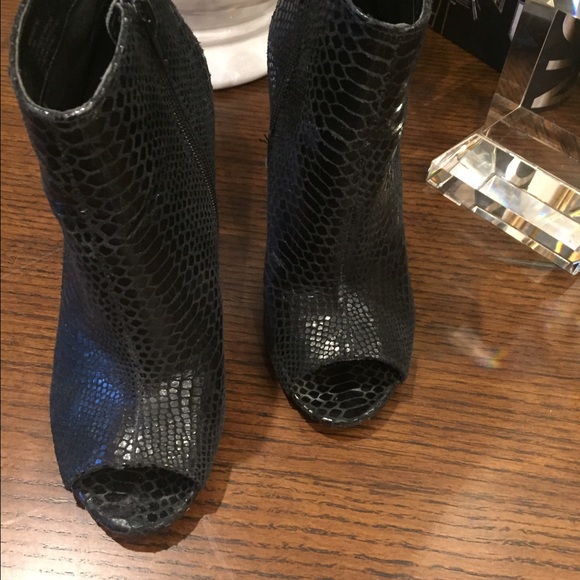Steve Madden open toe booties - Picture 2 of 3