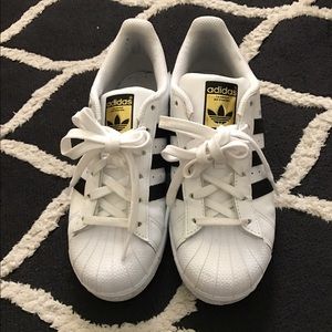 Adidas superstars