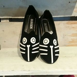 White eyes cat loafers