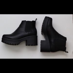 Chunky Chelsea boots