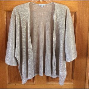 🎀NWOT Charlotte Russe Shimmery Kimono🎀