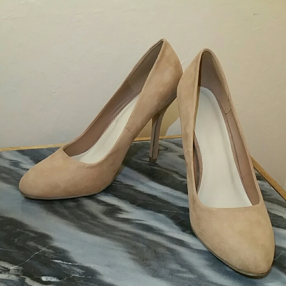 *NEW* Forever 21 Suede Heels