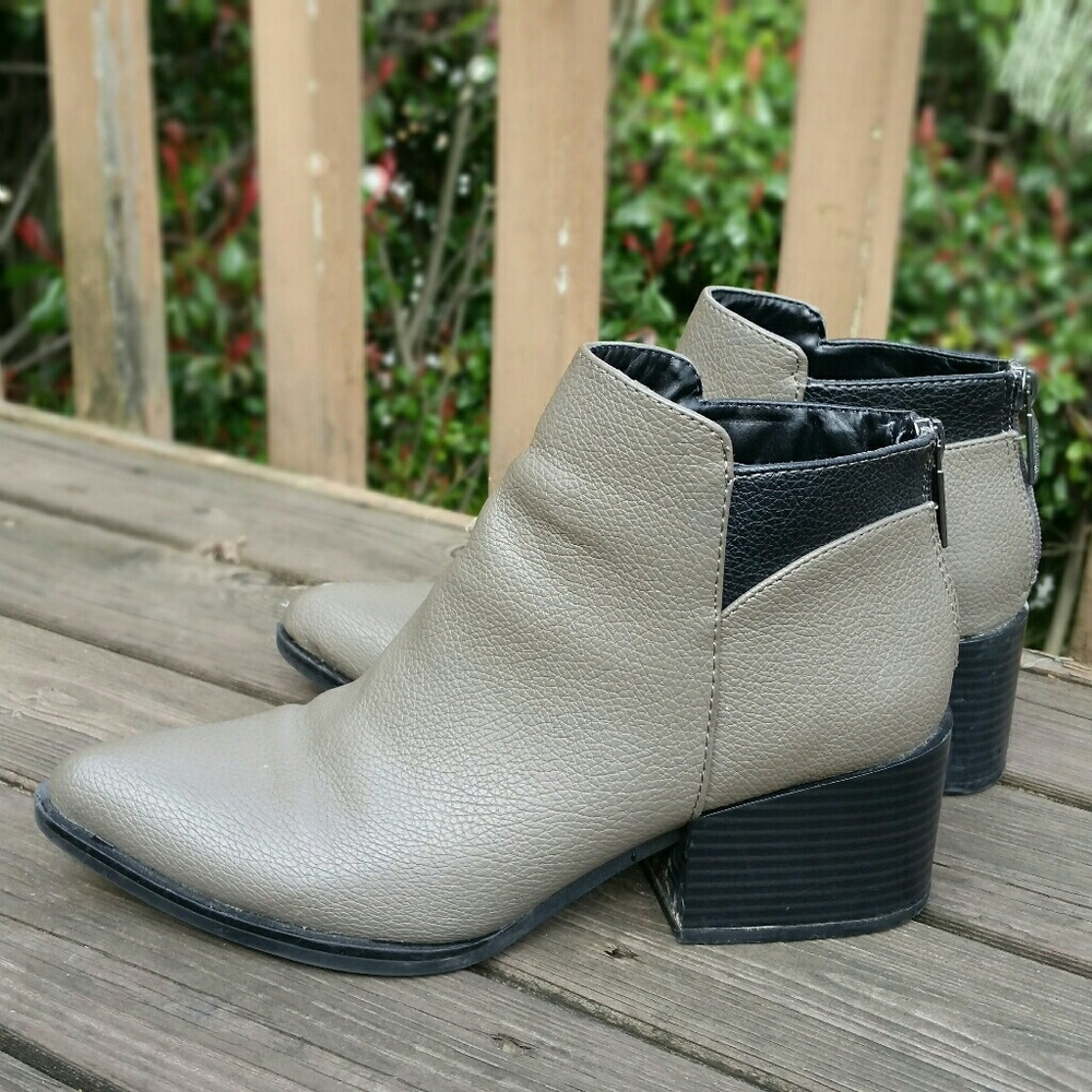 SALE! Vera Wang Ankle Boots