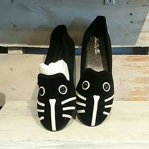 Black eyes cat loafers