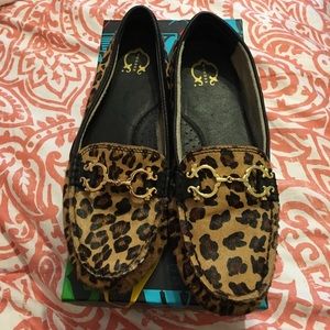 C wonder Leopard flats
