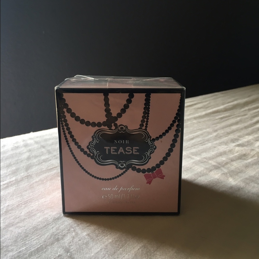 TEASE by Victoria Secret