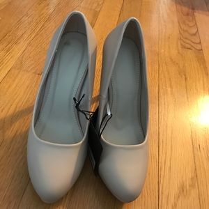 NWT Forever 21 Nude Pumps