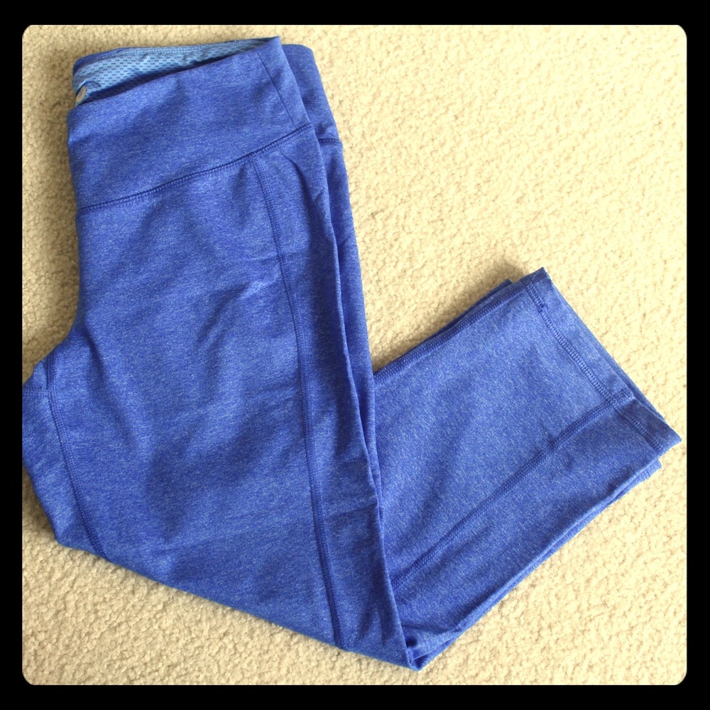 Old Navy Active Fitted Capri Leggings