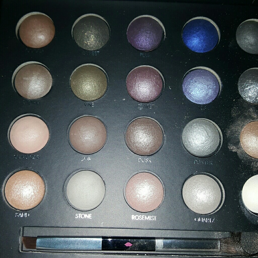 Laura Geller 20 Shades of Shadow Eyeshadow Palette