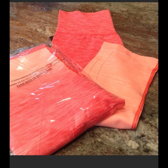 Coral Compression Crops w Fold Over Waist. - Picture 3 of 7
