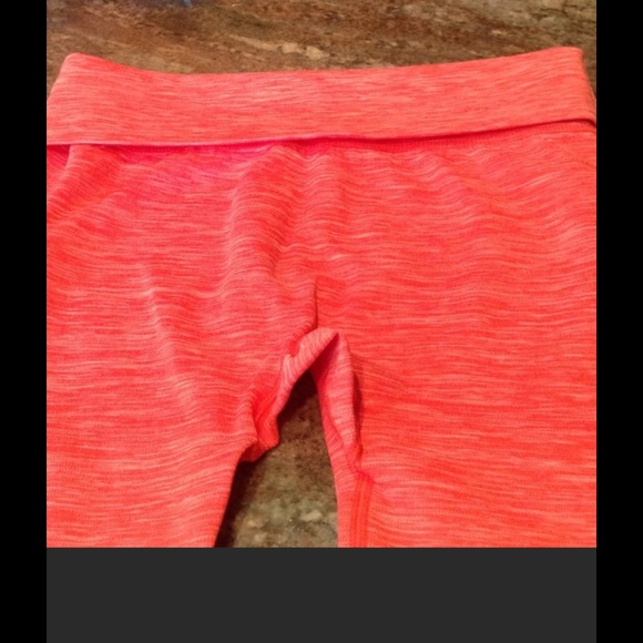 Coral Compression Crops w Fold Over Waist. - Picture 4 of 7