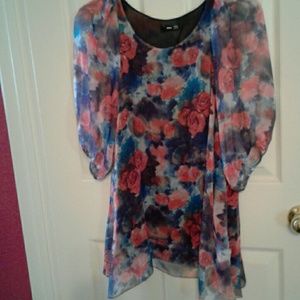 Asymetric Shirt, floral, lined!  Chiffon outer!