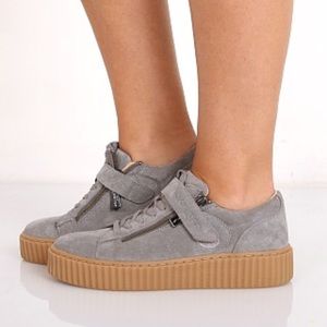 J Slides papper sneaker like new. Worn 2x