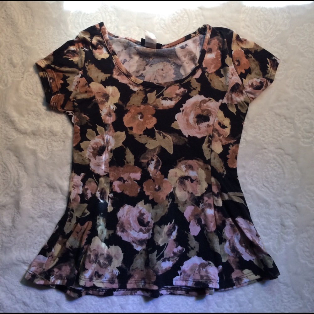 Shirt with flowers great for summer