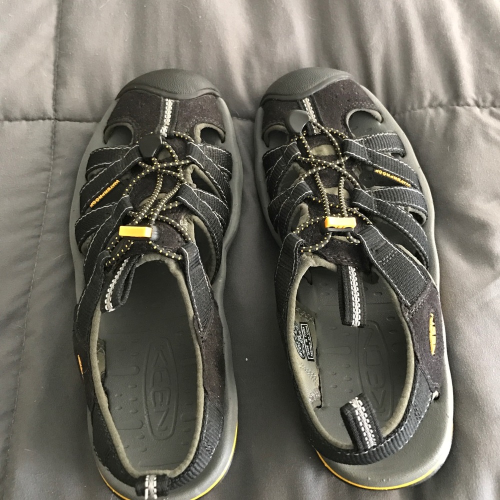 NWOT Keen sandals.