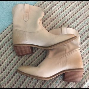 Crown Vintage ankle Western boots