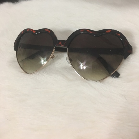 Accessories - Heart shaped sunglasses
