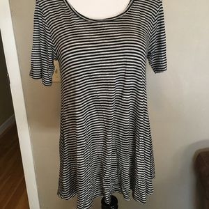 LuLaRoe Perfect Tee XS striped