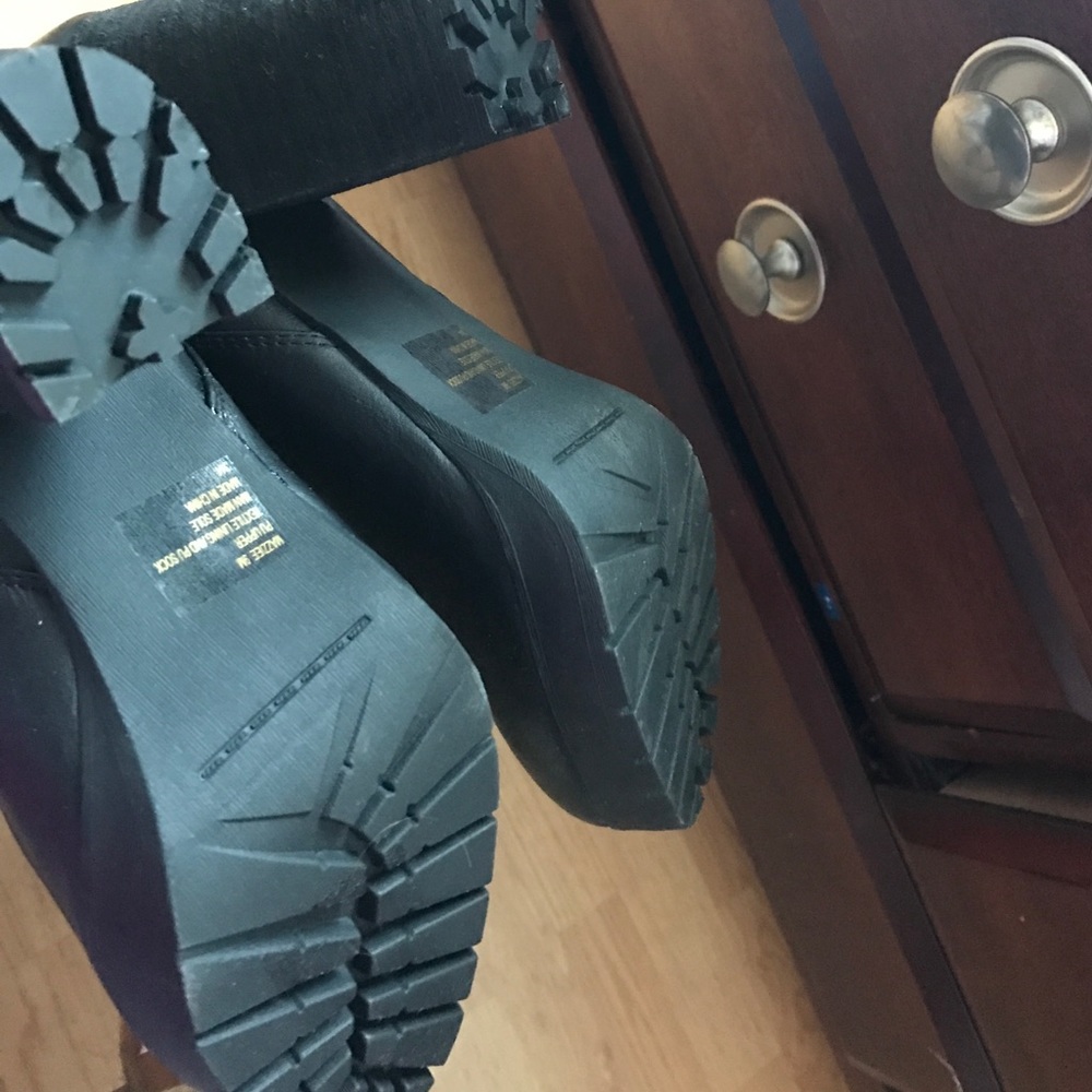 Heels - Picture 2 of 2