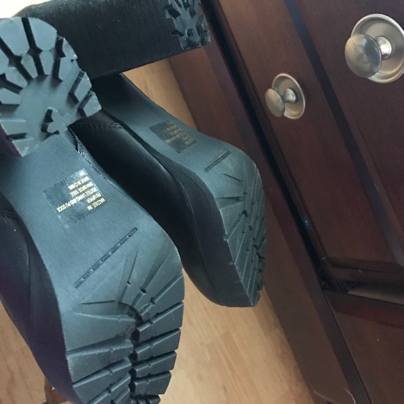 Heels - Picture 2 of 2