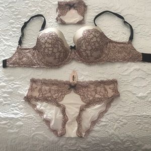 Bra and 2 panties set VS
