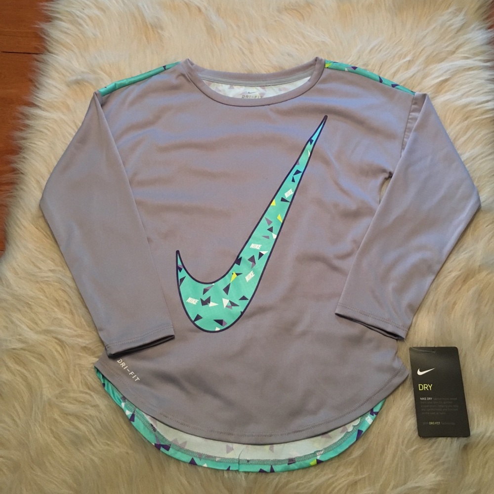 ⭐️HP⭐️ NWT Nike dry fit shirt! Girls 6X