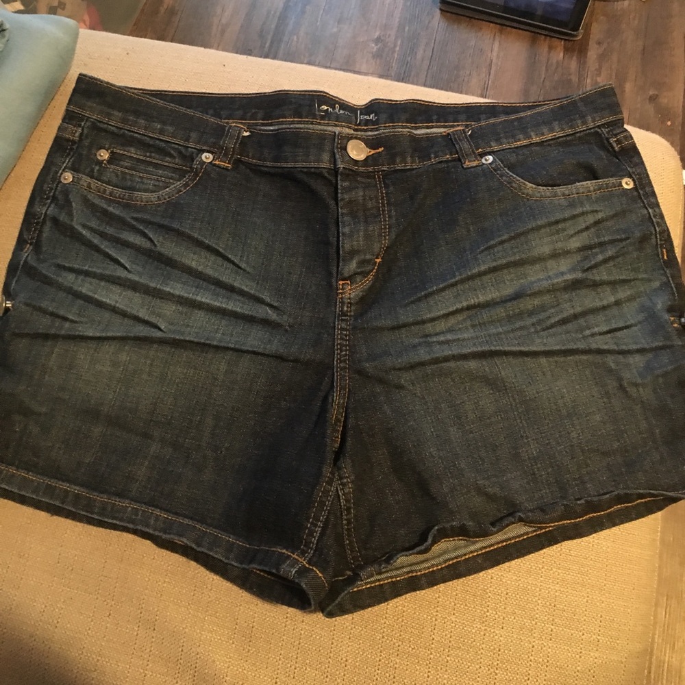 Victoria's Secret jean shorts (can be cuffed!!)