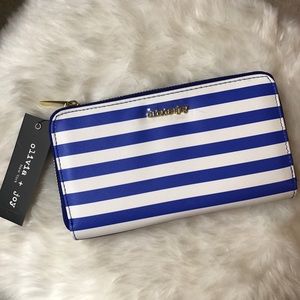 💙 BEAUTIFUL Olivia + Joy Blue and White Wallet💙