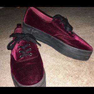 DIVIDED RED VELVET PLATFORMS