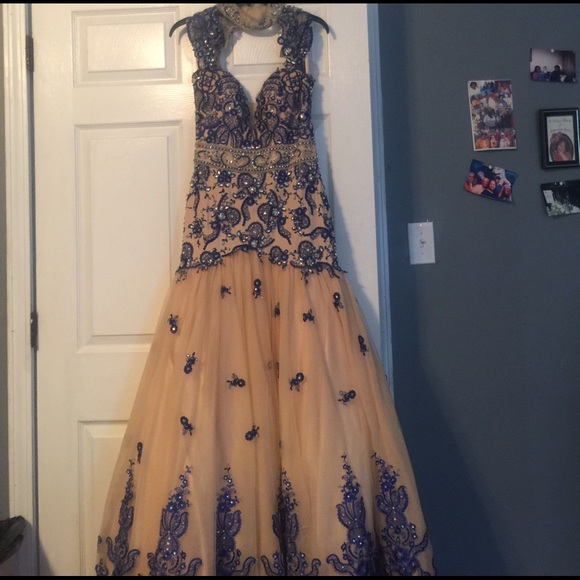 Prom dress - Picture 1 of 2