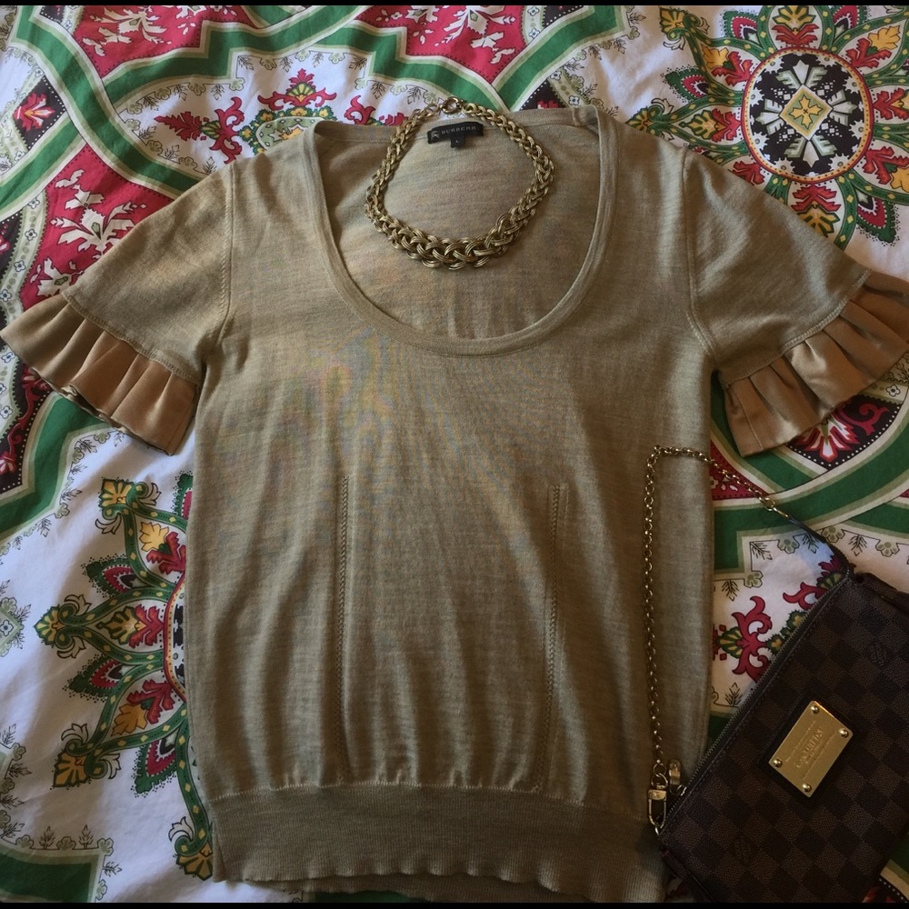 😺 Given to my niece! 😺Burberry Sweater