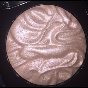 Laura MERCIER devotion face illuminator