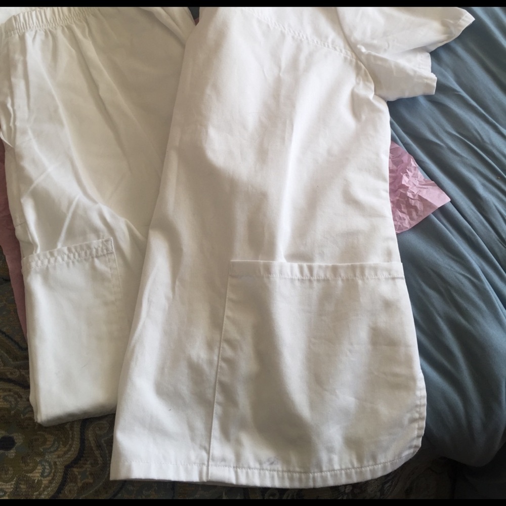 🎀🎀 Scrub Set 🎀🎀 SOLD ALREADY ✌️ - Picture 2 of 4