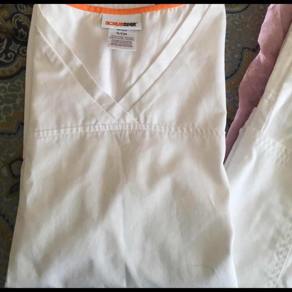 🎀🎀 Scrub Set 🎀🎀 SOLD ALREADY ✌️ - Picture 3 of 4