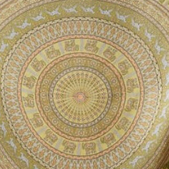 LAST ONE❤NWT Urban Outfitters Animal Maze Tapestry - Picture 2 of 5