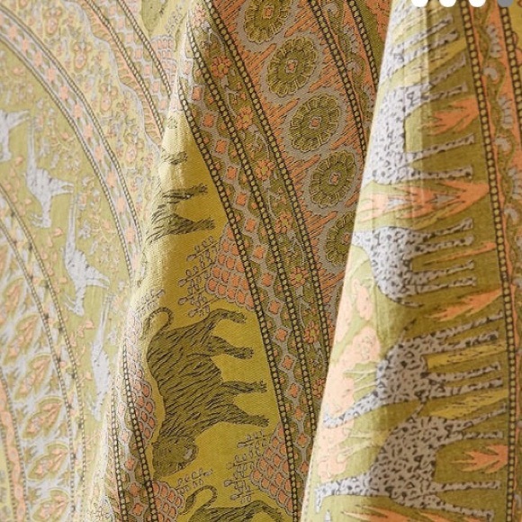 LAST ONE❤NWT Urban Outfitters Animal Maze Tapestry - Picture 3 of 5