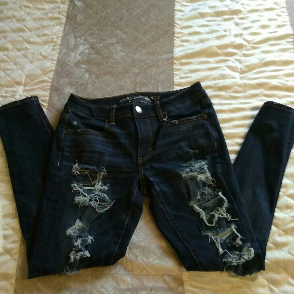American Eagle destroyed crop size 6 jeans