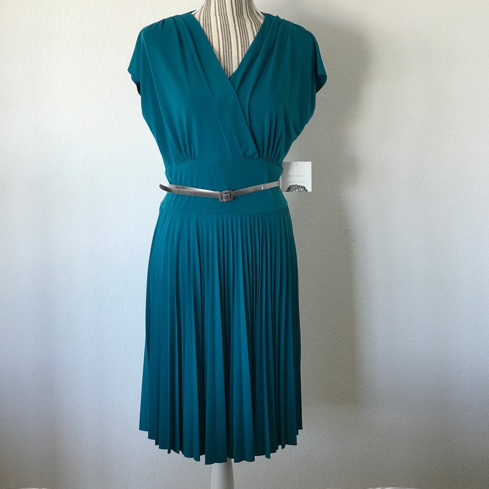 Host Pick!! NWT Donna Morgan Dress.