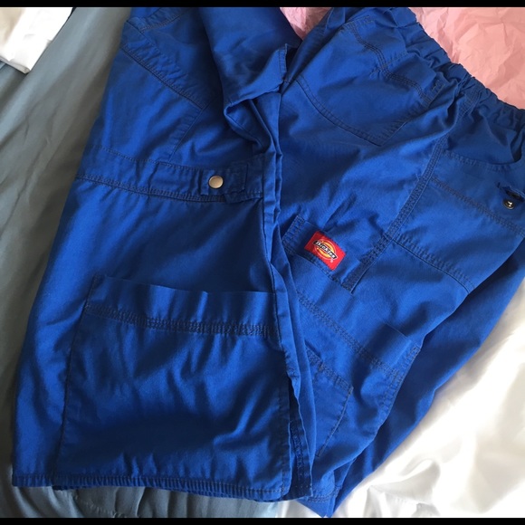 ππ Scrub Setπππ - Picture 2 of 4