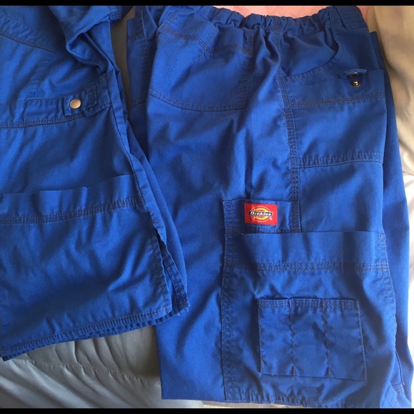 ππ Scrub Setπππ - Picture 3 of 4