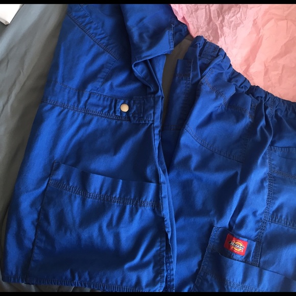 ππ Scrub Setπππ - Picture 4 of 4